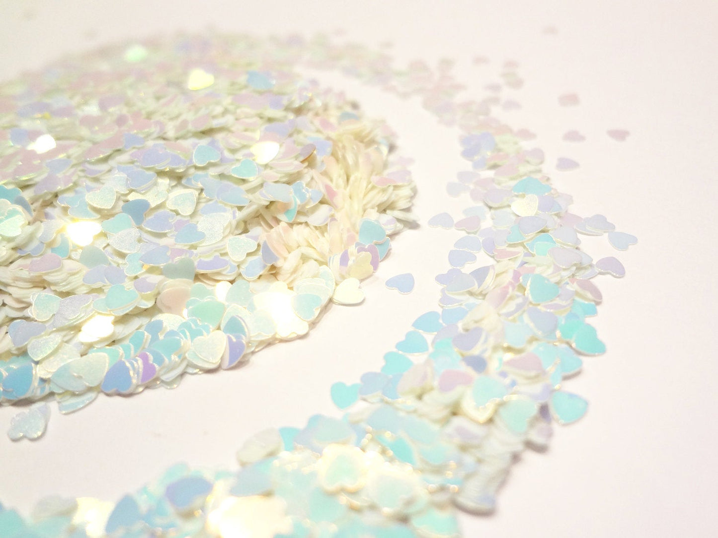 Iridescent White-Blue Heart Glitter, 2.5mm