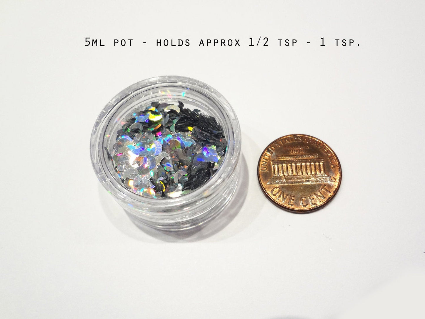 Silver Curved Hearts 4mm Holographic Glitter Shapes-1/2 oz. Jar / Opaq –  Glitter-Magic.com